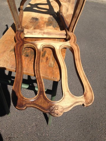 Restauration de chaises anciennes en bois ciré à Vichy