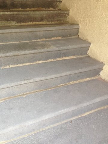 Restauration d'un escalier du XVIème siècle en pierre de volvic à Clermont-Ferrand