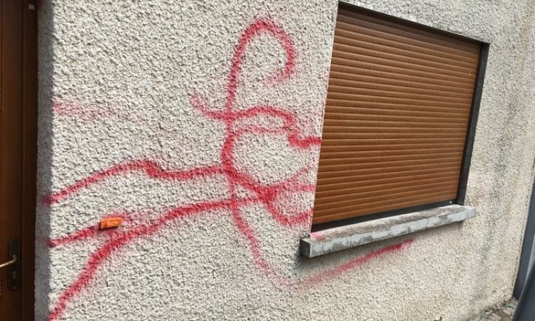 Technisoudure enlève les tags sur les façades à Vichy