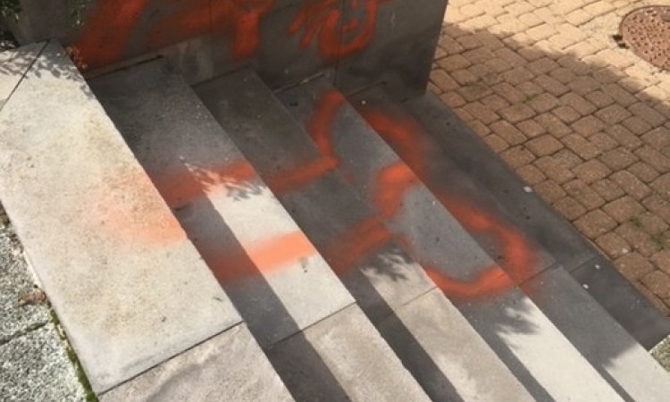 Technisoudure enlève les tags sur les façades à Vichy